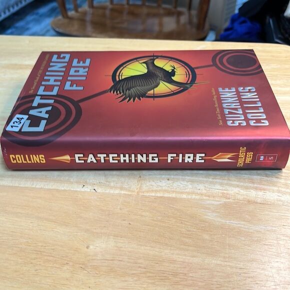 New Hardcover Book Catching Fire Suzanne Collins - Picture 3 of 7